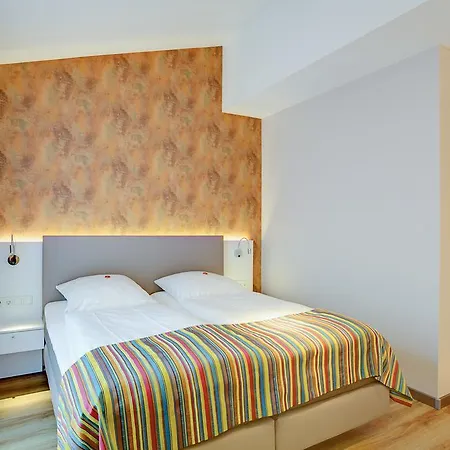 Elisabeth Garni Hotel 3*